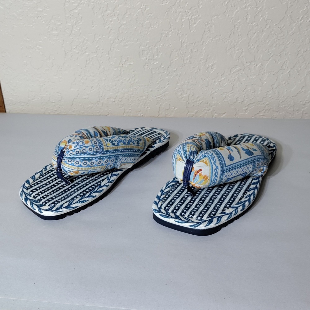 Farm Rio Blue White Floral Padded Puffy Strap Thong Sandals Womens Size 6 US